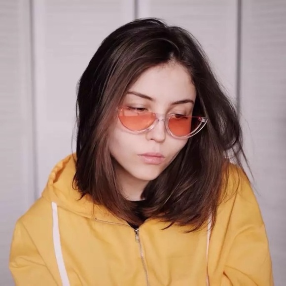 "90210" (CLOSING CLOSET SALE) - Picture 5 of 7